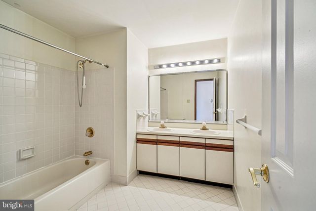 806 NORTHWINDS DR, Bryn Mawr, PA 19010