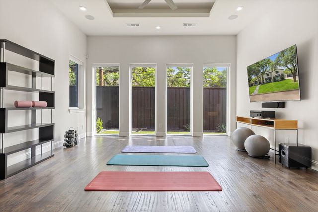 4028 Courtshire Drive, Dallas, TX 75229