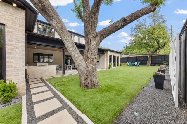 4028 Courtshire Drive, Dallas, TX 75229