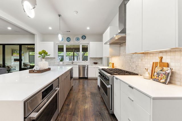 4028 Courtshire Drive, Dallas, TX 75229