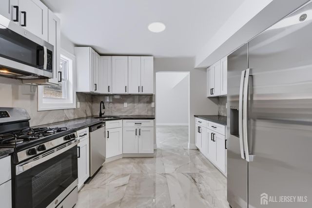 12 Villanova Road, Old Bridge, NJ 08859