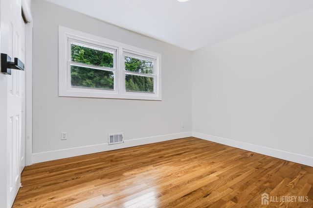 12 Villanova Road, Old Bridge, NJ 08859