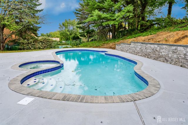 12 Villanova Road, Old Bridge, NJ 08859