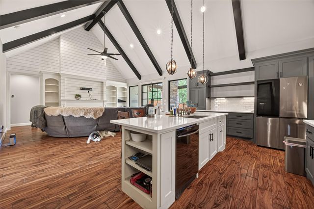 122 Whites Lake Estates Drive, Highlands, TX 77562