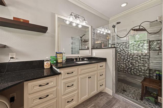 122 Whites Lake Estates Drive, Highlands, TX 77562