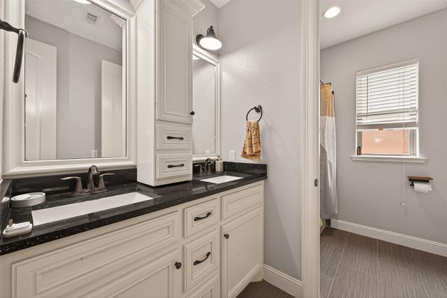 122 Whites Lake Estates Drive, Highlands, TX 77562