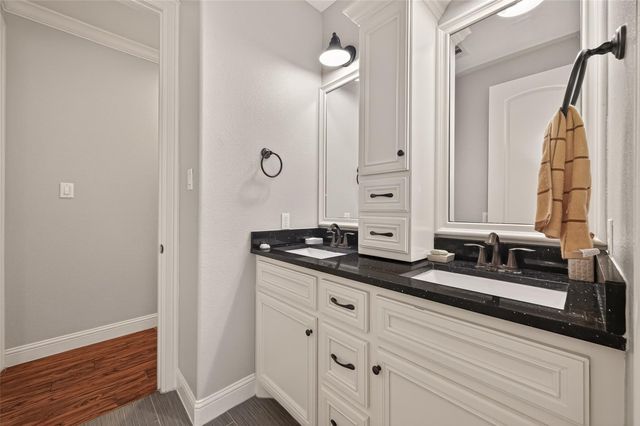 122 Whites Lake Estates Drive, Highlands, TX 77562