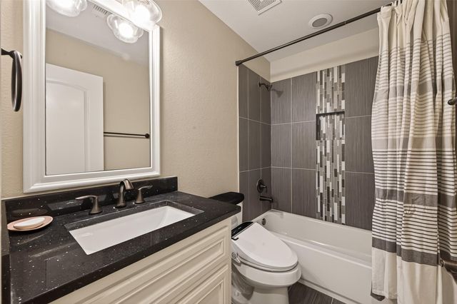 122 Whites Lake Estates Drive, Highlands, TX 77562