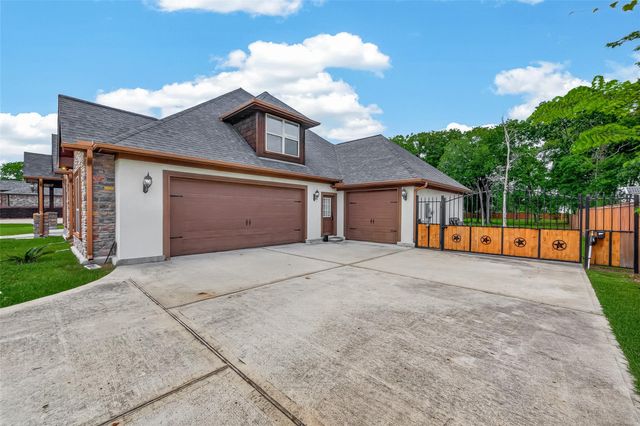 122 Whites Lake Estates Drive, Highlands, TX 77562