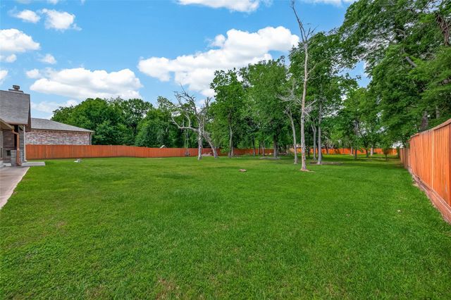 122 Whites Lake Estates Drive, Highlands, TX 77562