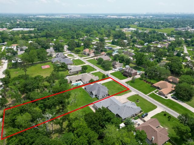 122 Whites Lake Estates Drive, Highlands, TX 77562