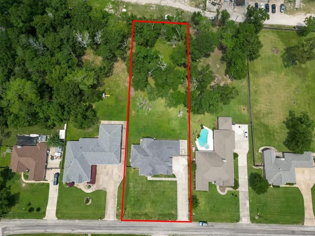 122 Whites Lake Estates Drive, Highlands, TX 77562