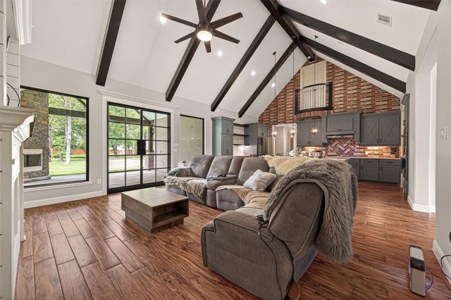 122 Whites Lake Estates Drive, Highlands, TX 77562