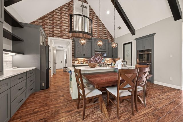 122 Whites Lake Estates Drive, Highlands, TX 77562