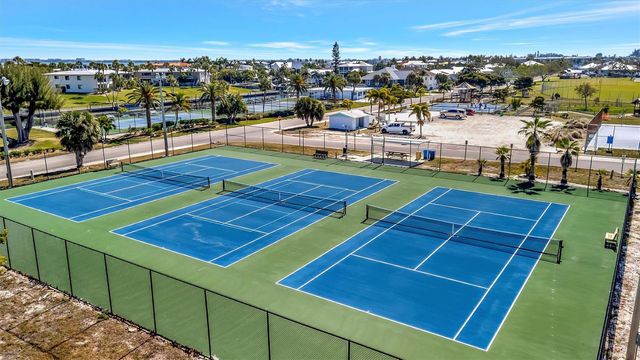 15 SEASIDE COURT, Holmes Beach, FL 34217