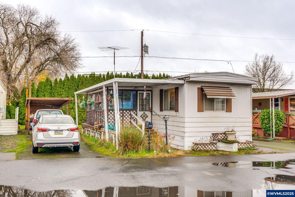 Image 1 of property listing at 2420 NE Hembree St #52, Mcminnville, OR 97128