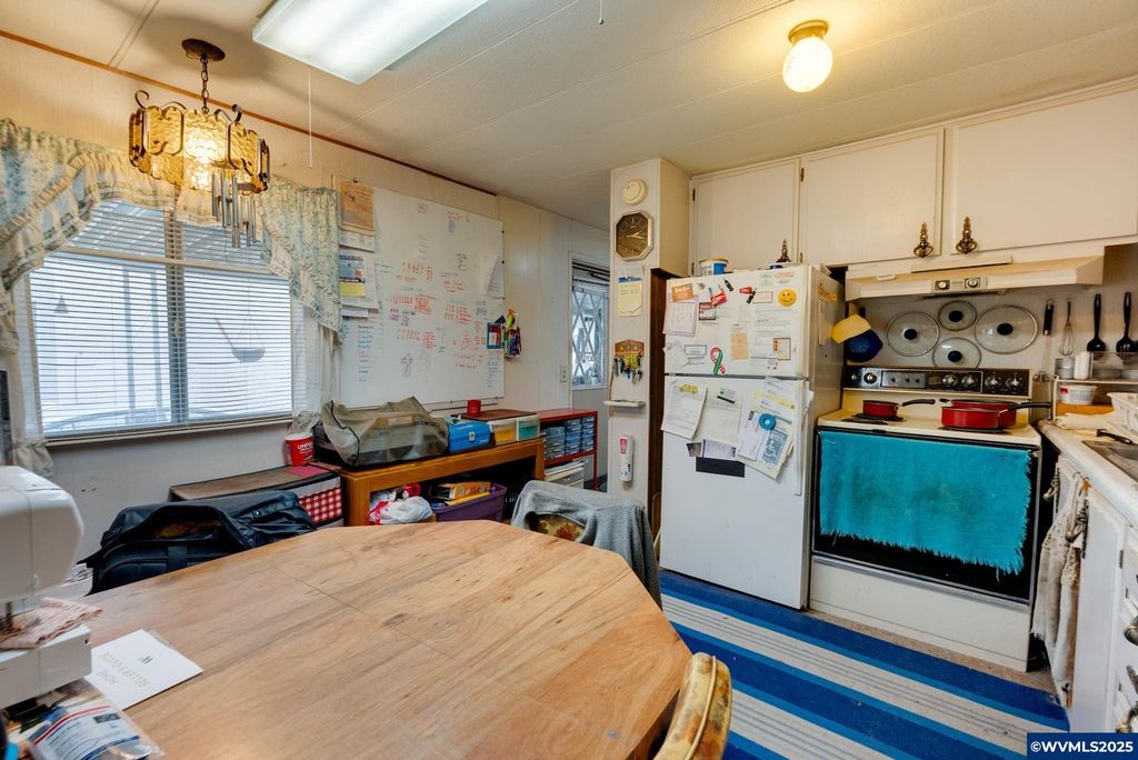 Image 14 of property listing at 2420 NE Hembree St #52, Mcminnville, OR 97128