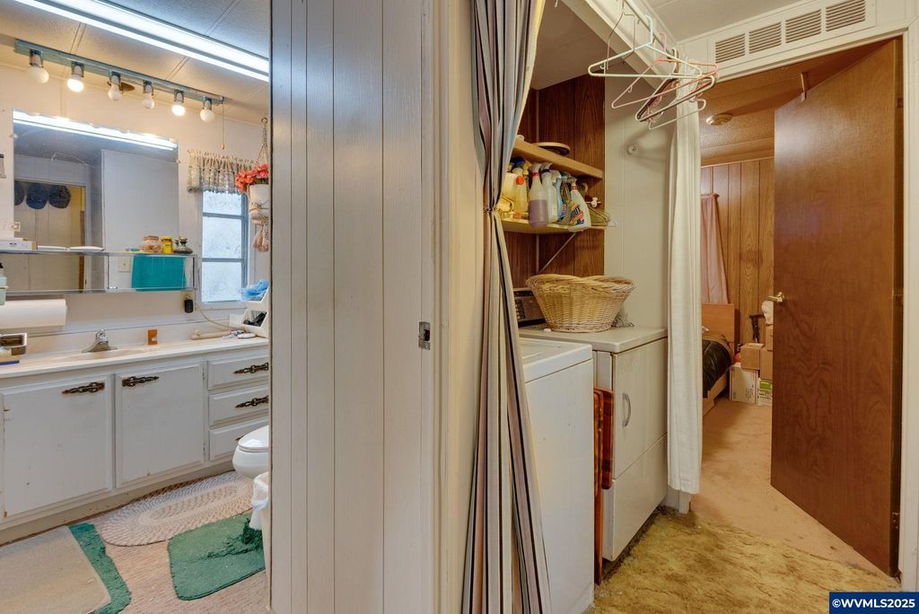 Image 16 of property listing at 2420 NE Hembree St #52, Mcminnville, OR 97128