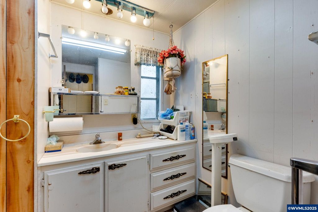 Image 18 of property listing at 2420 NE Hembree St #52, Mcminnville, OR 97128