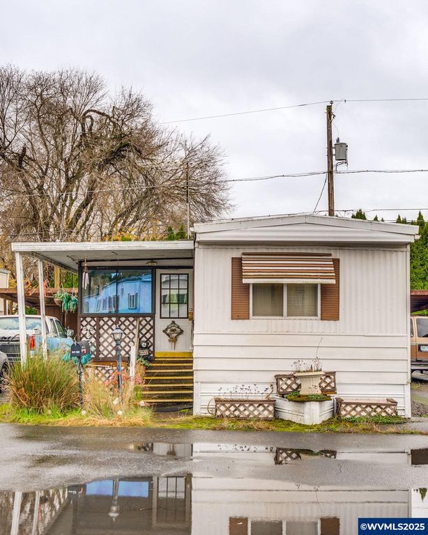 Image 2 of property listing at 2420 NE Hembree St #52, Mcminnville, OR 97128