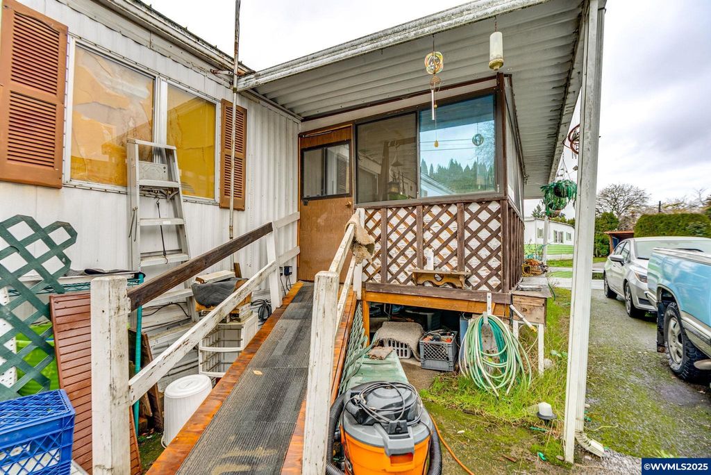 Image 25 of property listing at 2420 NE Hembree St #52, Mcminnville, OR 97128