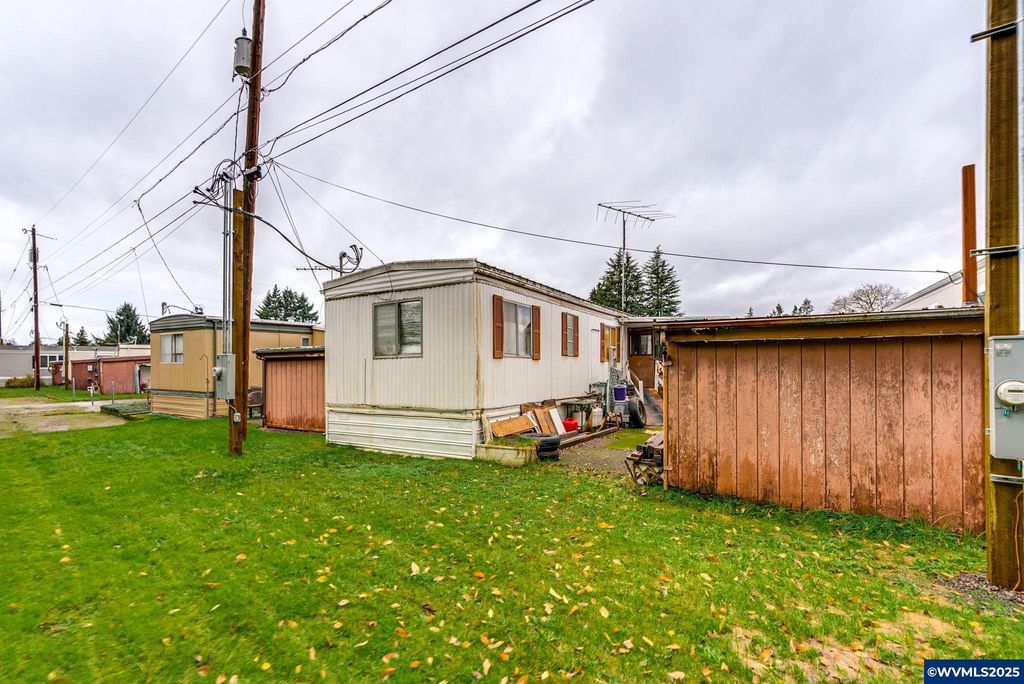 Image 27 of property listing at 2420 NE Hembree St #52, Mcminnville, OR 97128