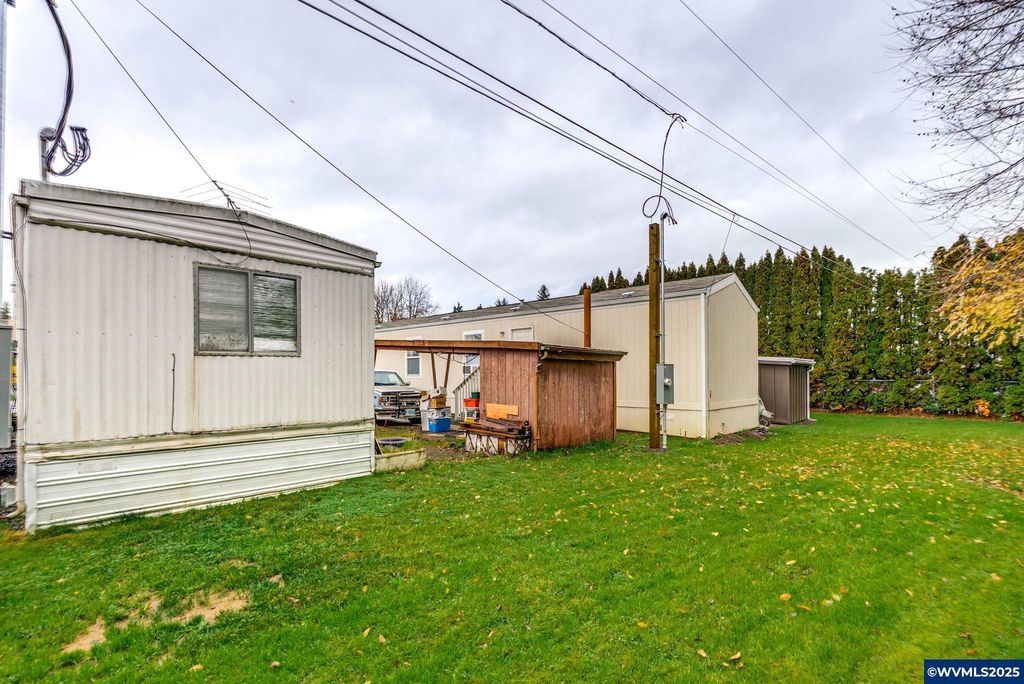 Image 28 of property listing at 2420 NE Hembree St #52, Mcminnville, OR 97128