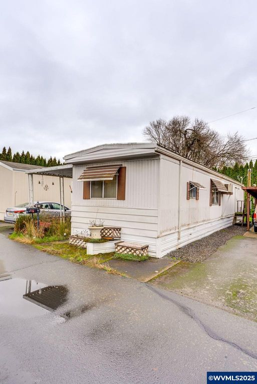 Image 5 of property listing at 2420 NE Hembree St #52, Mcminnville, OR 97128