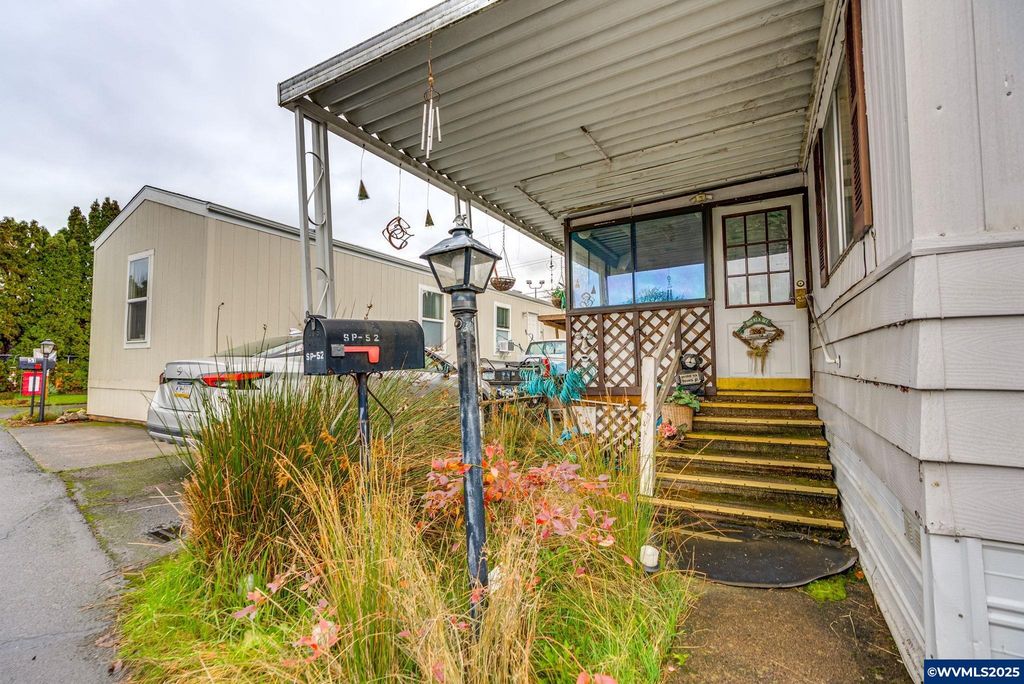 Image 6 of property listing at 2420 NE Hembree St #52, Mcminnville, OR 97128