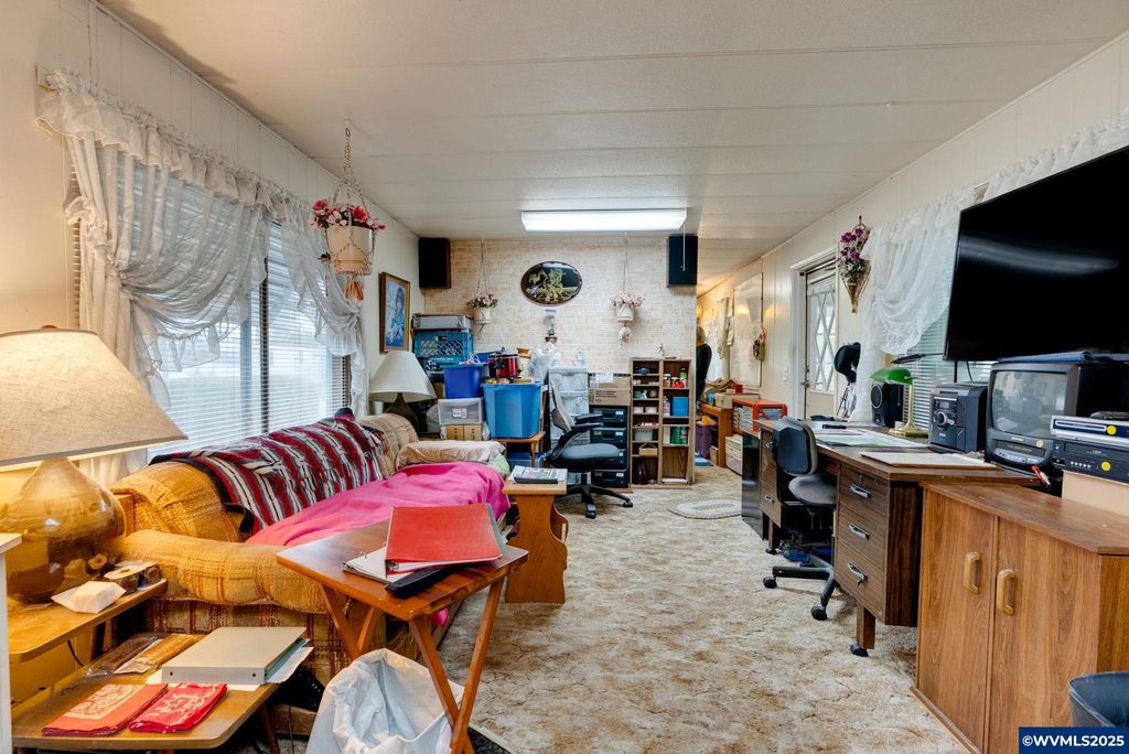 Image 8 of property listing at 2420 NE Hembree St #52, Mcminnville, OR 97128