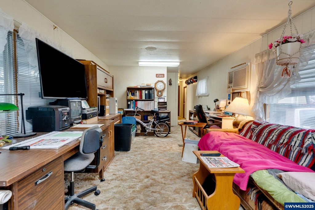 Image 9 of property listing at 2420 NE Hembree St #52, Mcminnville, OR 97128