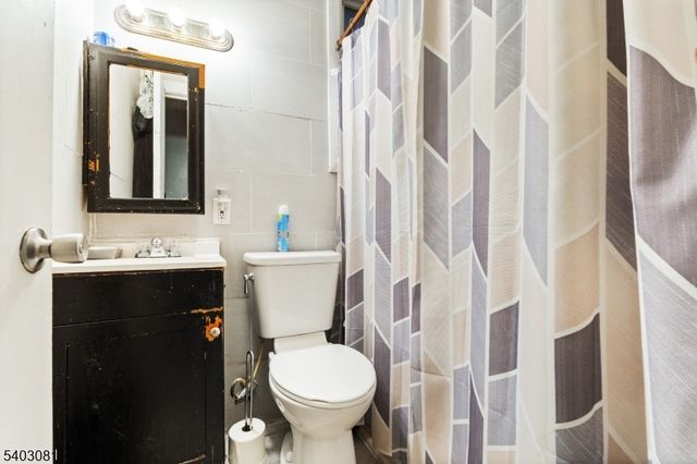 99 W 21St St, Bayonne City, NJ 07002