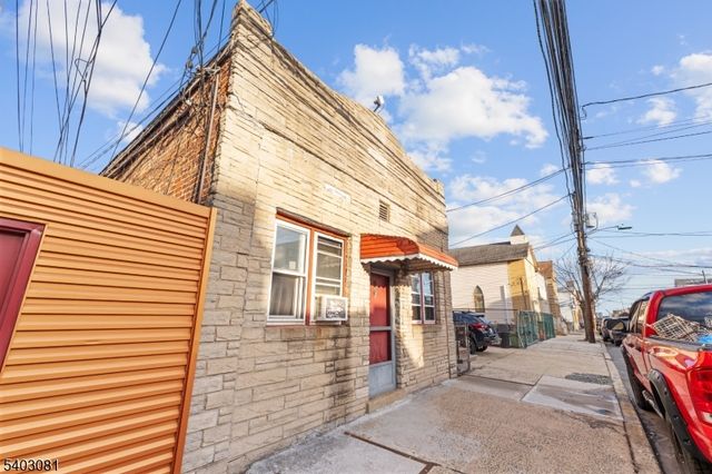 99 W 21St St, Bayonne City, NJ 07002