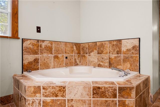 3934 STAPLES Road, Pineville, LA 71360