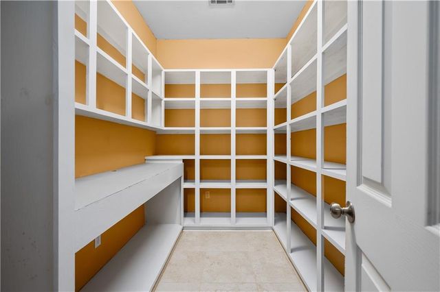 3934 STAPLES Road, Pineville, LA 71360