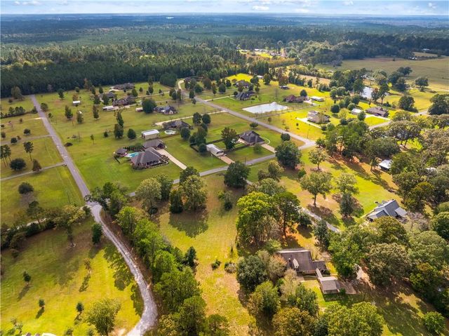 3934 STAPLES Road, Pineville, LA 71360