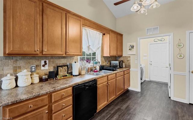 705 Eagle Point Drive, Kernersville, NC 27284