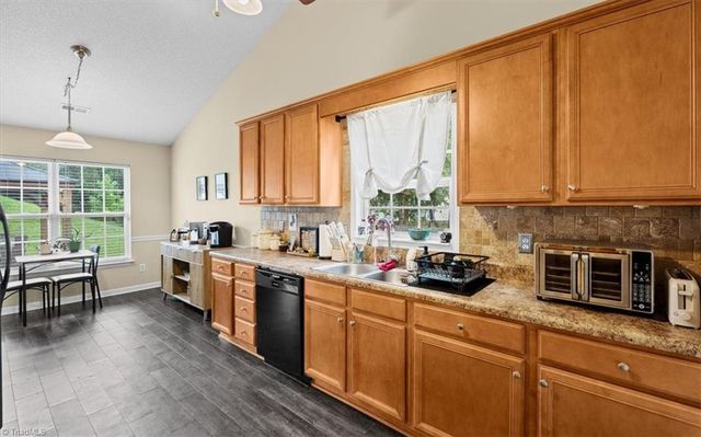 705 Eagle Point Drive, Kernersville, NC 27284