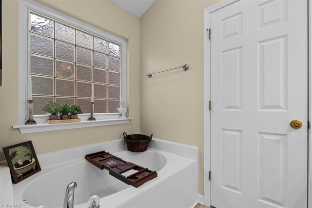 705 Eagle Point Drive, Kernersville, NC 27284