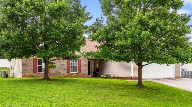 705 Eagle Point Drive, Kernersville, NC 27284