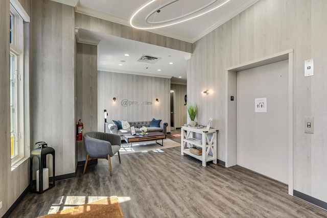 324 W Touhy Avenue, Park Ridge, IL 60068