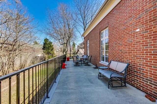324 W Touhy Avenue, Park Ridge, IL 60068