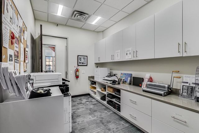 324 W Touhy Avenue, Park Ridge, IL 60068