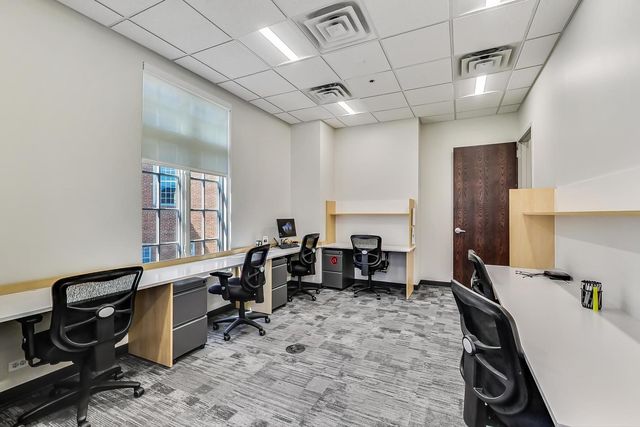 324 W Touhy Avenue, Park Ridge, IL 60068