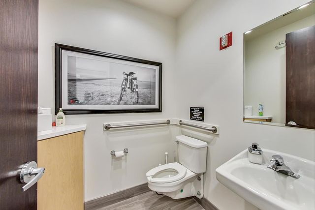 324 W Touhy Avenue, Park Ridge, IL 60068