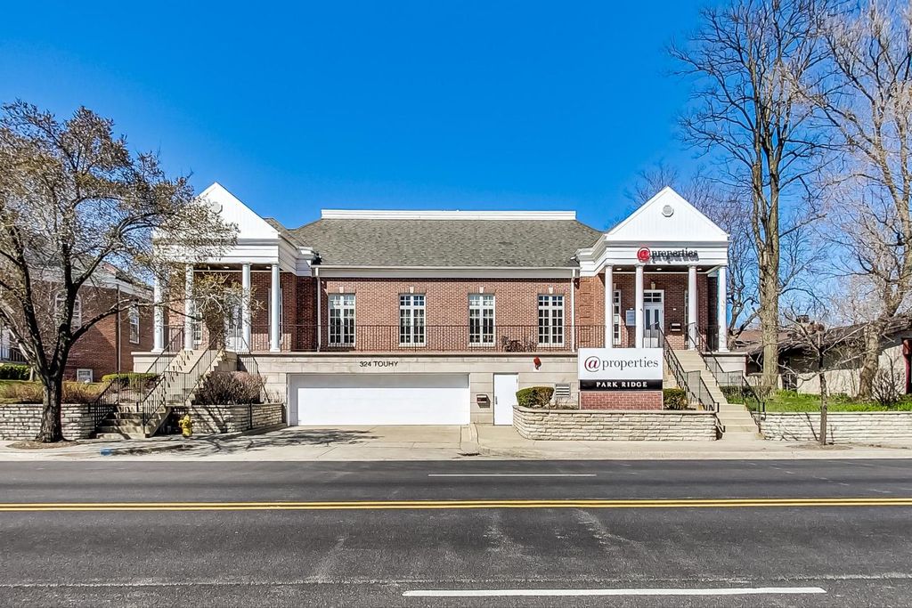 324 W Touhy Avenue, Park Ridge, IL 60068