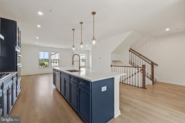 20912 BLUEBIRD SQ, Sterling, VA 20165