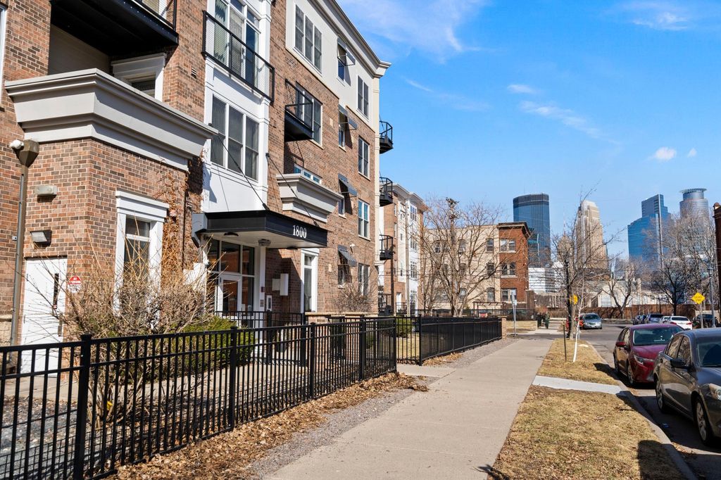 1800 Clinton Avenue 407, Minneapolis, MN 55404 — photo 2