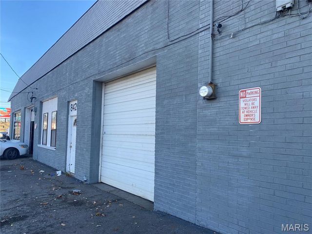 8420 Airport Road, Berkeley, MO 63134