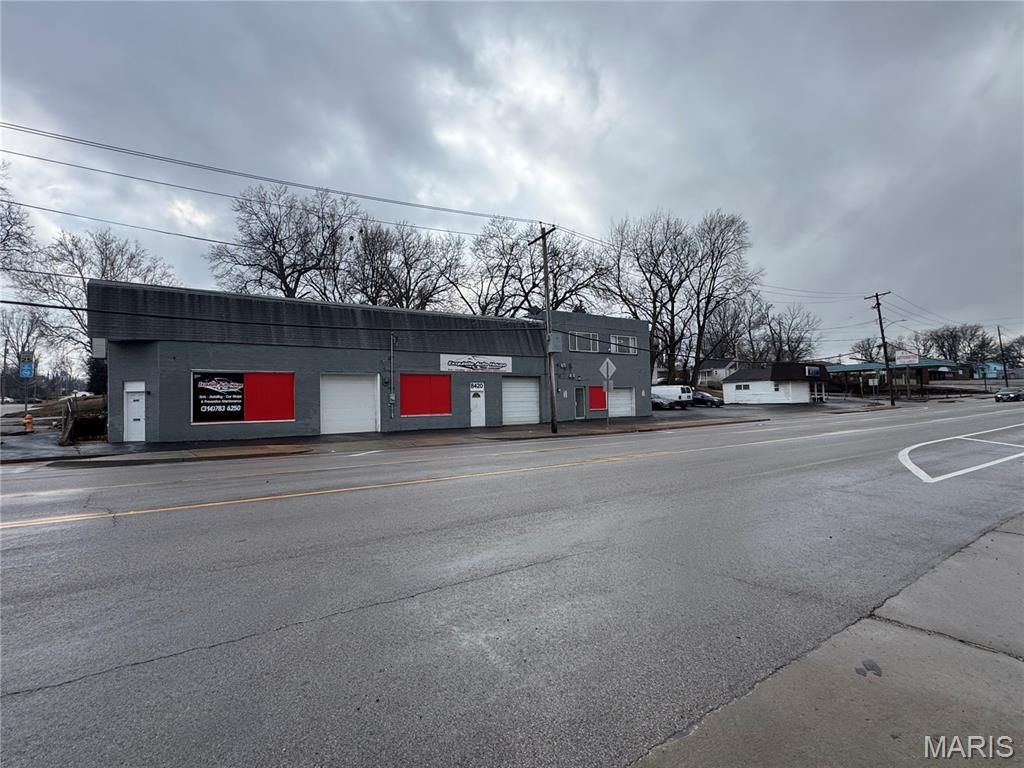 8420 Airport Road, Berkeley, MO 63134